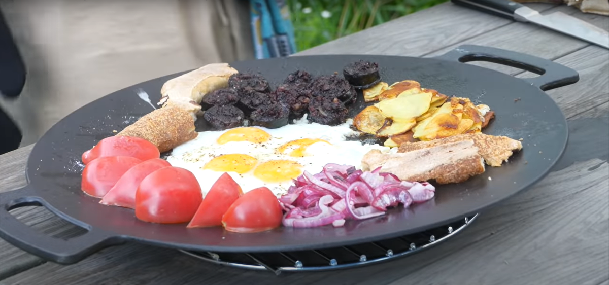 Яичница с кровяной колбасой