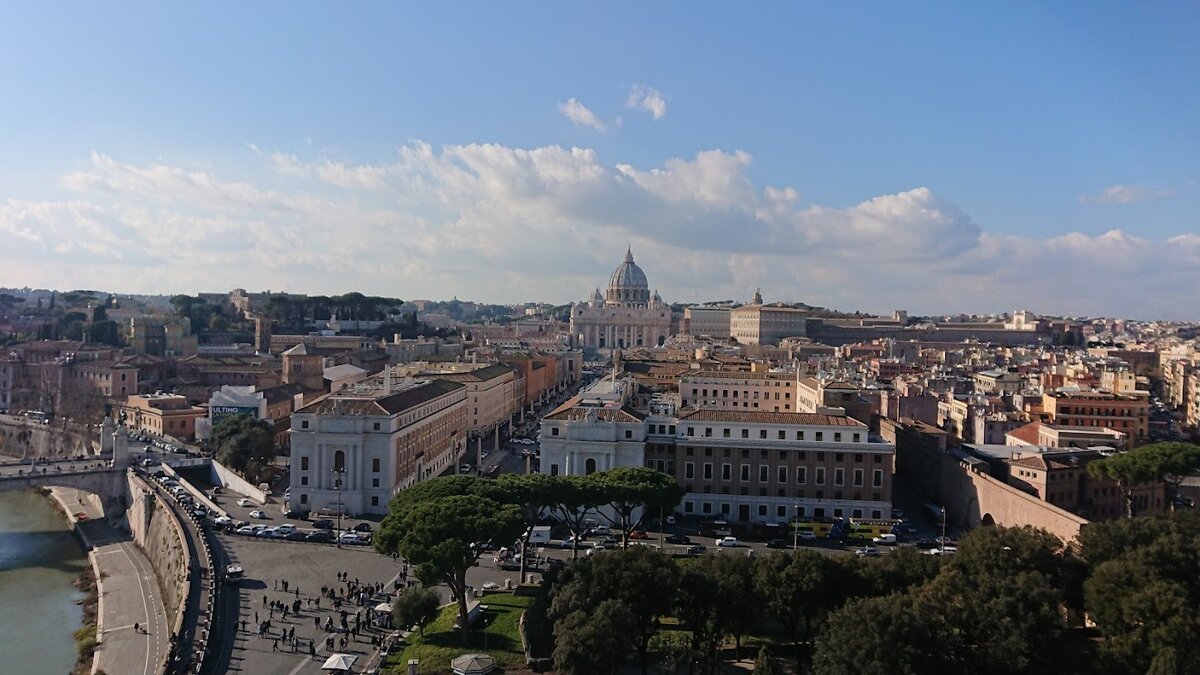 Вид на Рим со смотровой площадки Замка Ангелов