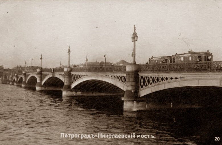 © Wikimedia Commons / public domain (Благовещенский мост, который в 1855-м был переименован в Николаевский и носил это имя до 1918 года)