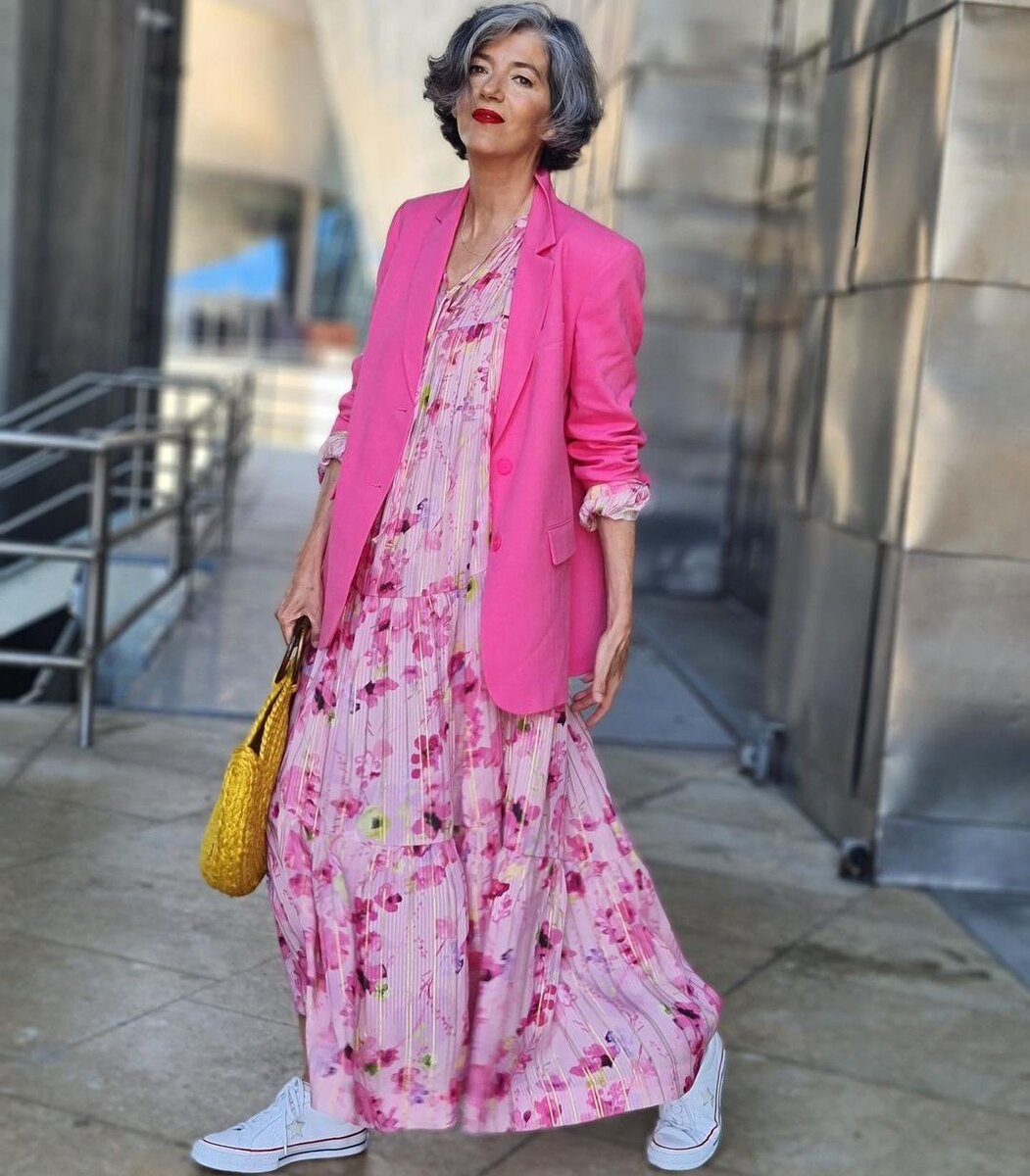 Весенние грезы. Девушка с косами. Девичья красота. Девушка с голубыми глазами. Девушка с розой.