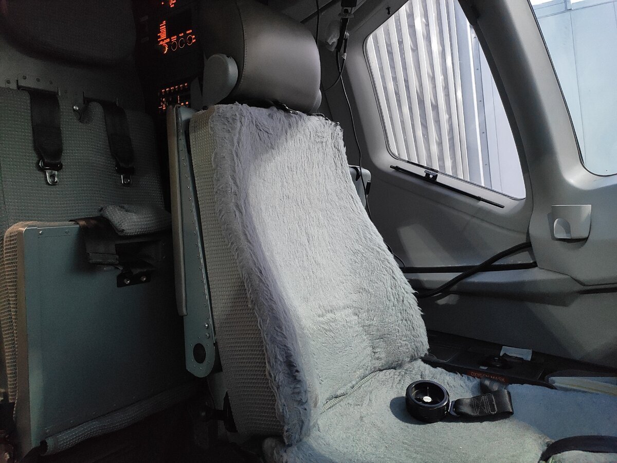 Кресло пилота самолета SSJ-100