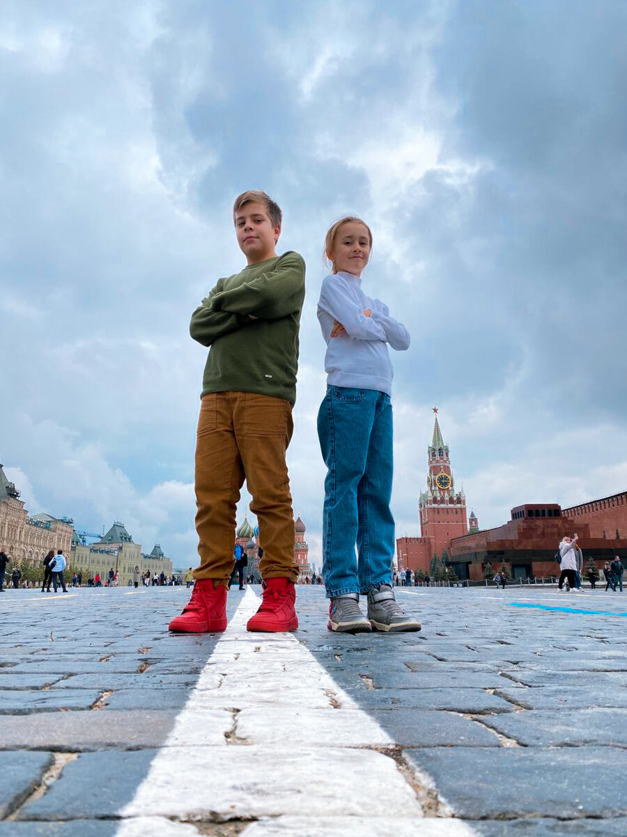 За нами будущее лучшего города Земли!
Георгий Абрамов, Эвелина Лосева. Красная площадь, Кремль. Фото: Ирина Лосева.

