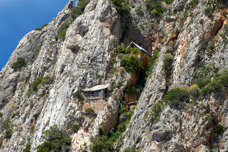 старообрядческая скит келья. гора афон кельи отшельников. монастырь каруля афон. монах отшельник самара. карули афон.