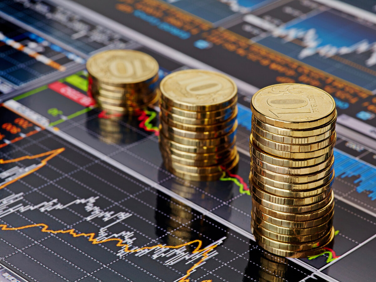 Полагаю, что  текущие уровни по нашим облигациям, как корпоративным, так и государственным, выглядят весьма интересно. Думаю, что пока цикл роста доходности не закончился, брать облигации с погашением дальше, чем через 3-4 года, достаточно опасно.