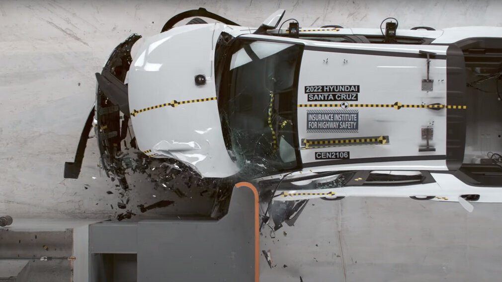 Скриншот с ютуб-канала IIHS