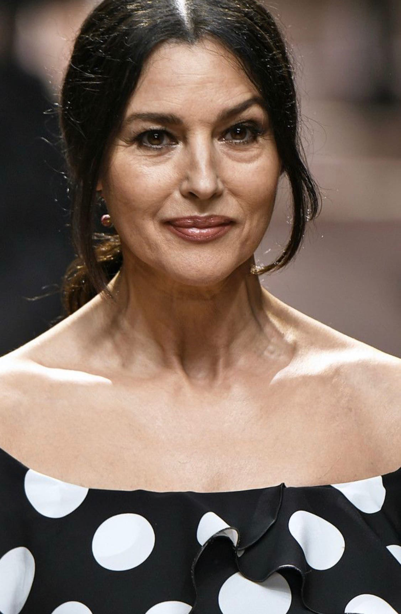 Моника не напрягается из-за возраста. Ей все равно..