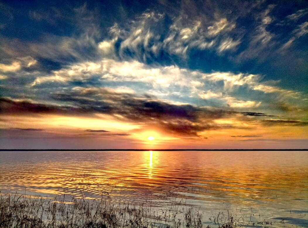 Закат на Горьком озере