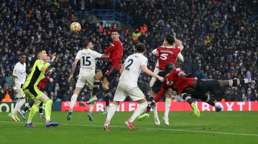 🏴󠁧󠁢󠁥󠁮󠁧󠁿«Манчестер Юнайтед» победил «Лидс» в драматичном дождливом поединке на «Элланд Роуд» – 4:2.