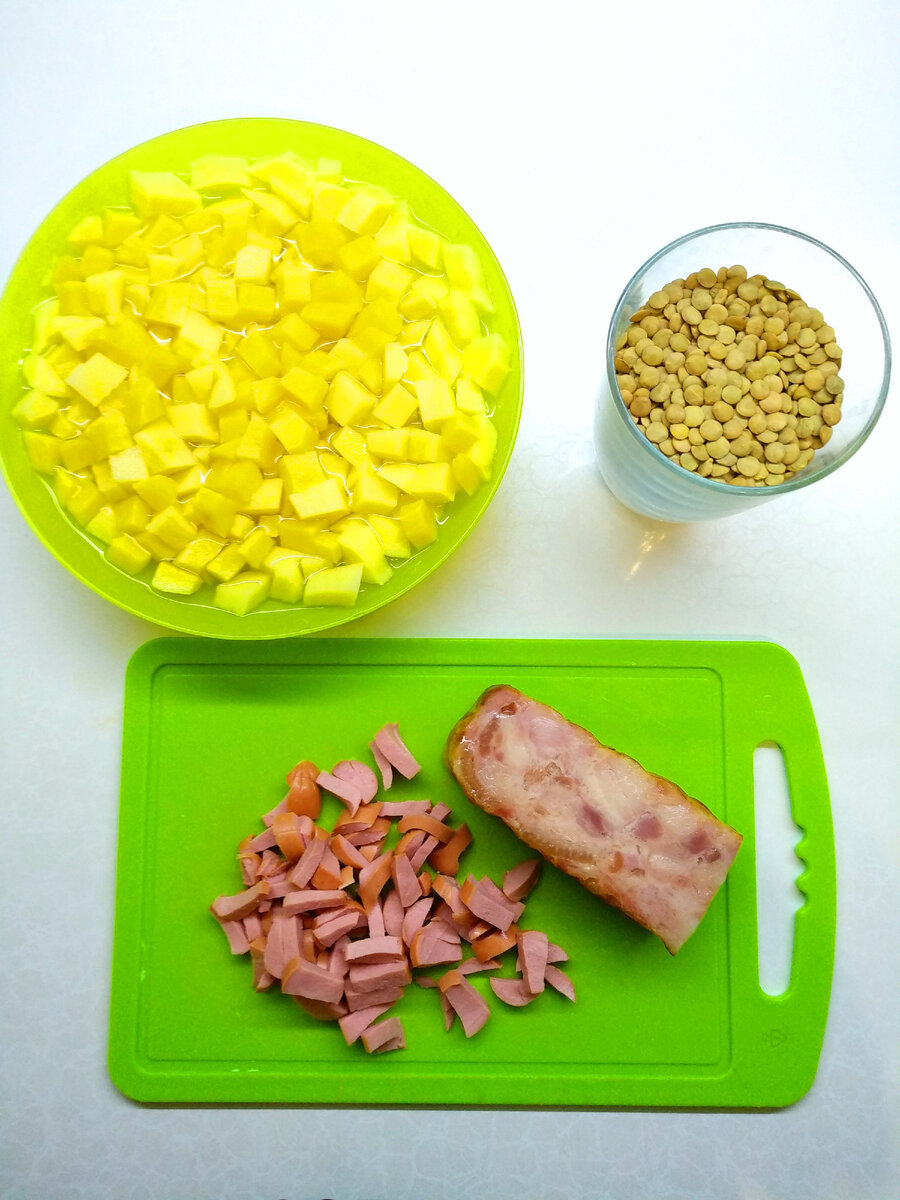 Картофель, чечевица, копчености для супа