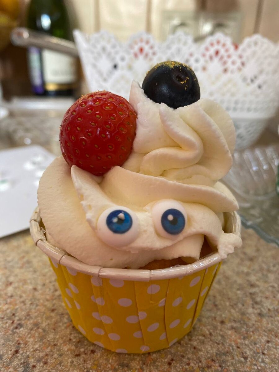 Сегодня хочу поделиться с вами рецептом моих капкейков.