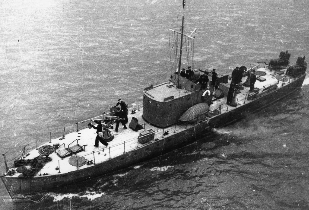 Малый охотник «МО-4» — боевые катера ВМФ СССР. Принимали участие в Великой Отечественной войне.