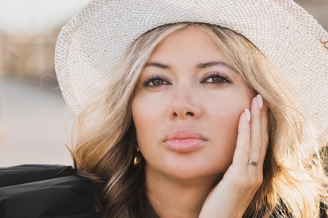     Как выглядит и чем занимается красавица-жена Ильи Соболева