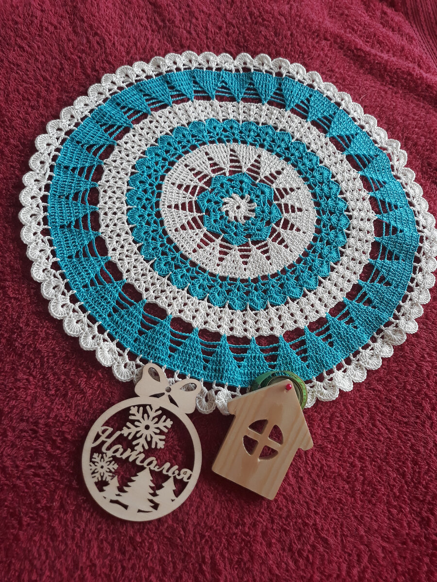 Молочно- голубая