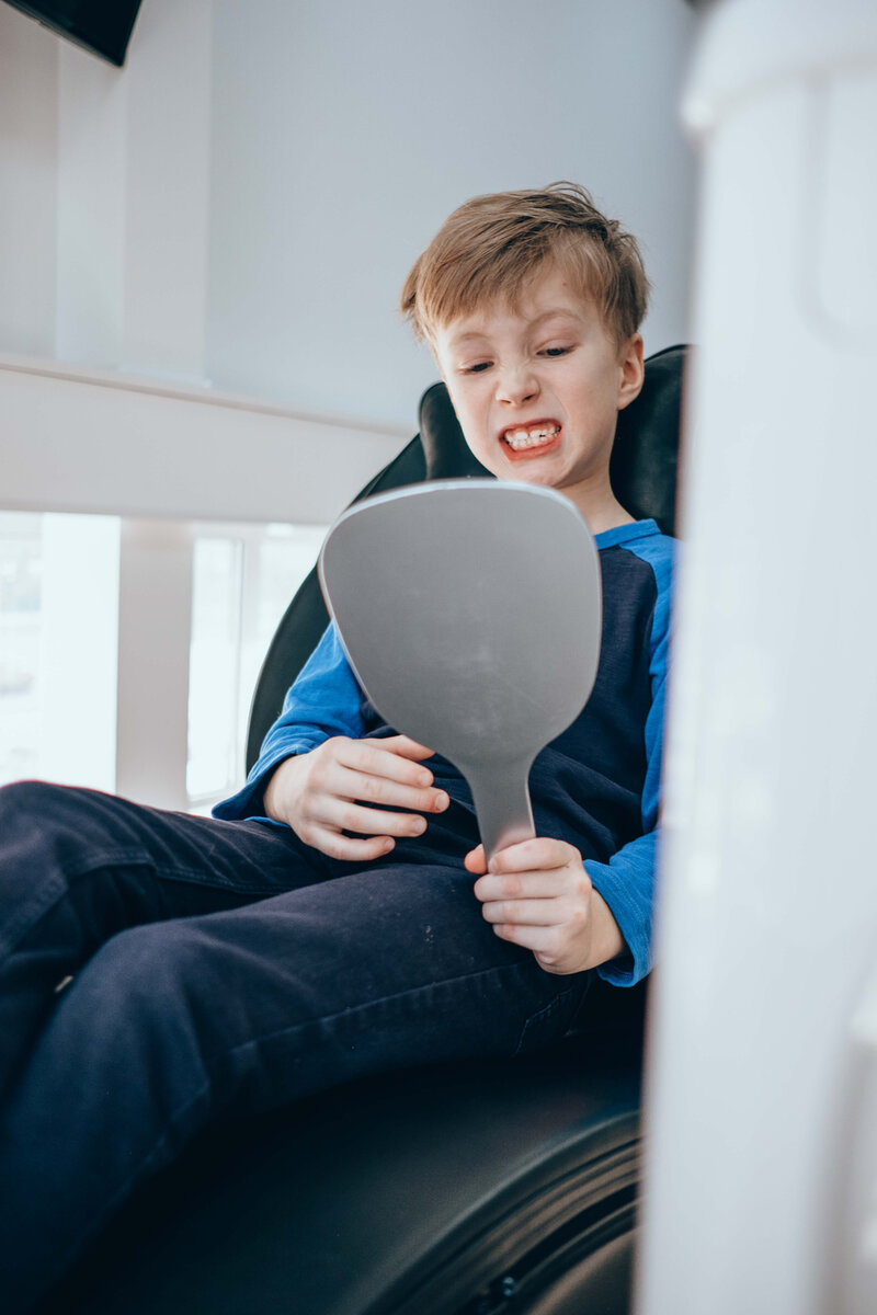 Для детей чистка зубов — нудное и непонятное занятие. Как переубедить ребенка?