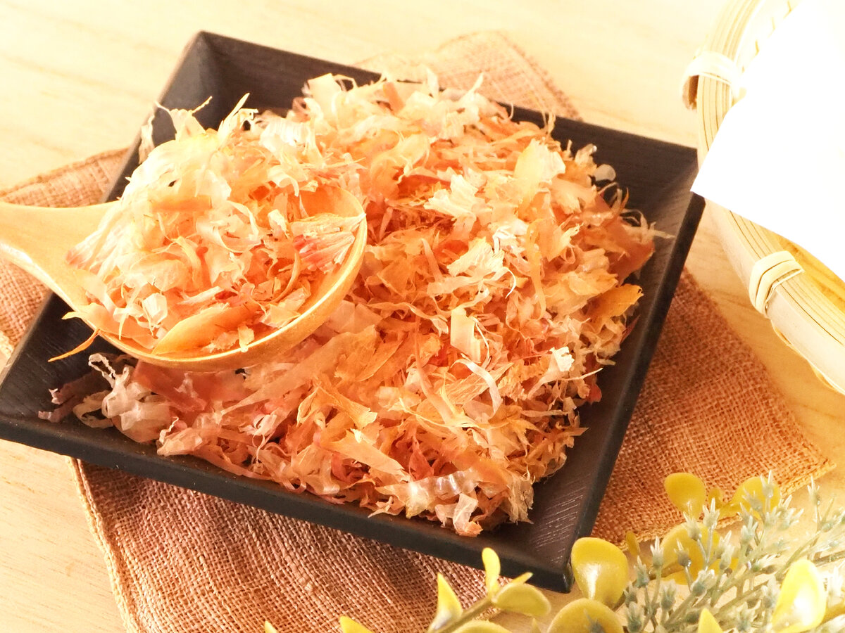 Стружка кацуобуси, сделанная из сушеного полосатого тунца