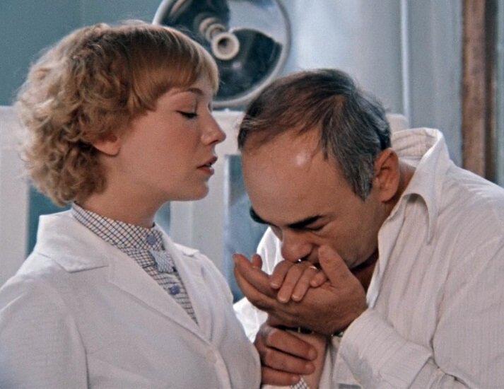 Кадр из фильма «Покровские ворота» (1982). Скриншот.