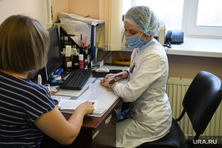    В Катайске работники предприятий жалуются на нехватку медиков