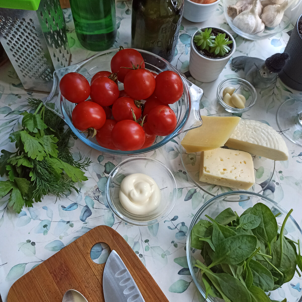 Можно приготовить и с одним видом сыра, но мне нравится сочетание разных сортов.