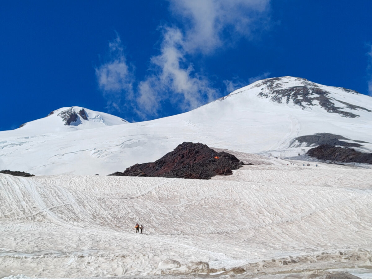 Эльбрус с юга. Шли на Западную вершину (она слева)