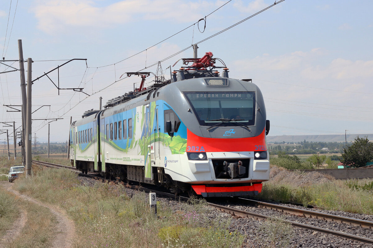 ЭП2Д в Армении. Фото: https://railgallery.ru/photo/5880/?vid=104673