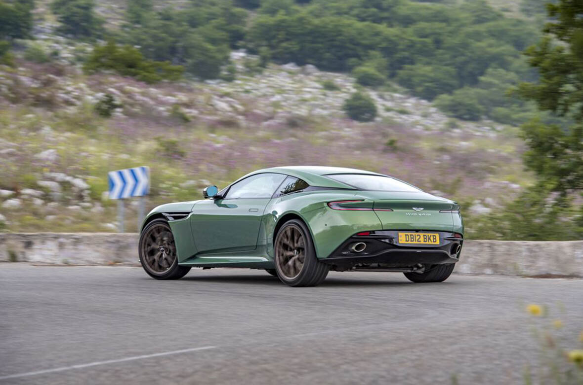 Aston Martin db11 volante