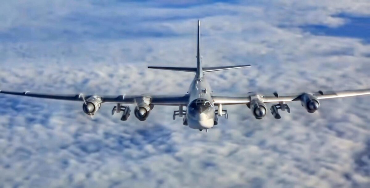 Полёт стратегического бомбардировщика Ту-95