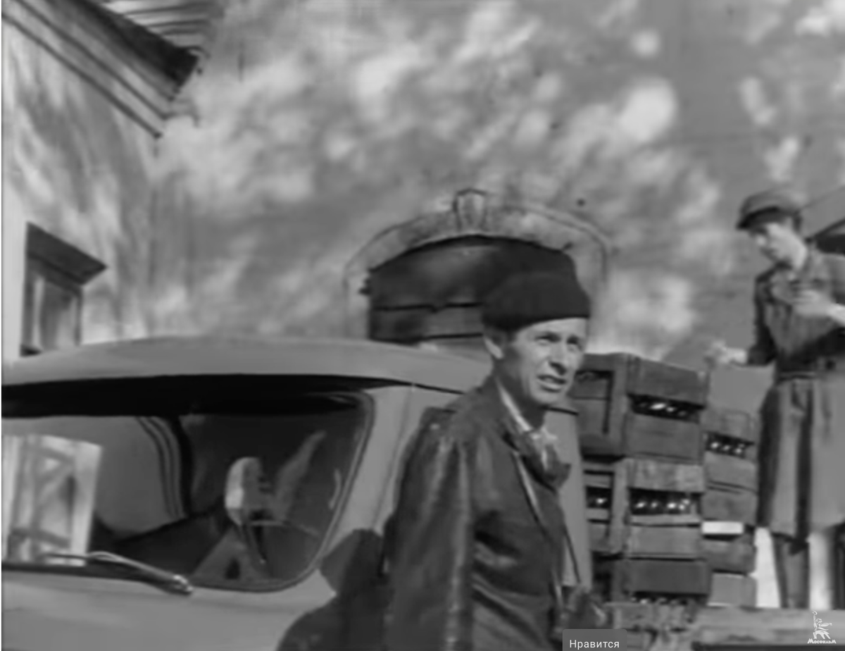 Бескапотный ГАЗ-51 А, мотовелосипед "Львовянка", "моргуновка" и Renault ...