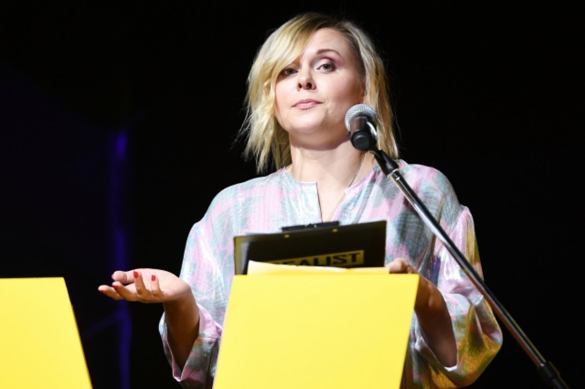    Яна Троянова.