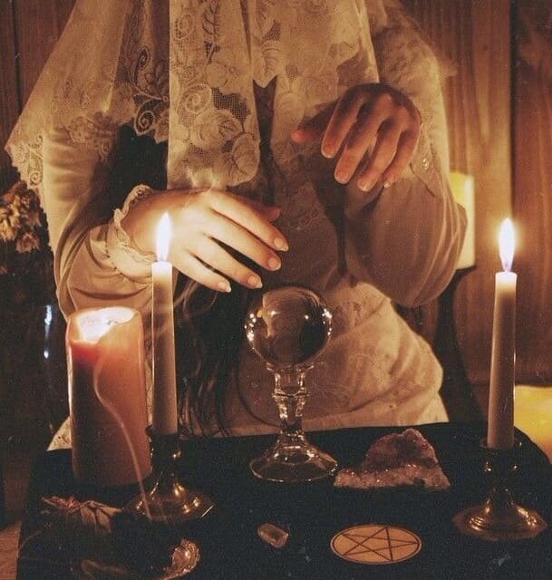 Моя бабушка - мастерица рассказывать истории из ее молодости, и стоит отметить, что жизнь советской молодежи куда интереснее, чем наша современная. В ней, как бы сказать, присутствует дух авантюризма что ли... Вот одной из таких историй, которую поведала мне бабуля, я хочу поделиться с вами.