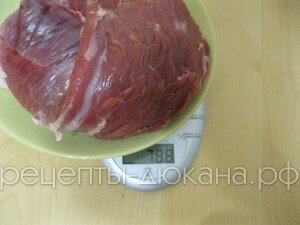 Я рекомендую использовать филей  — это тонкий край поясничной части говядины, содержит нежное и очень постное мясо. Пастрома из нее получается сочная и мягкая.