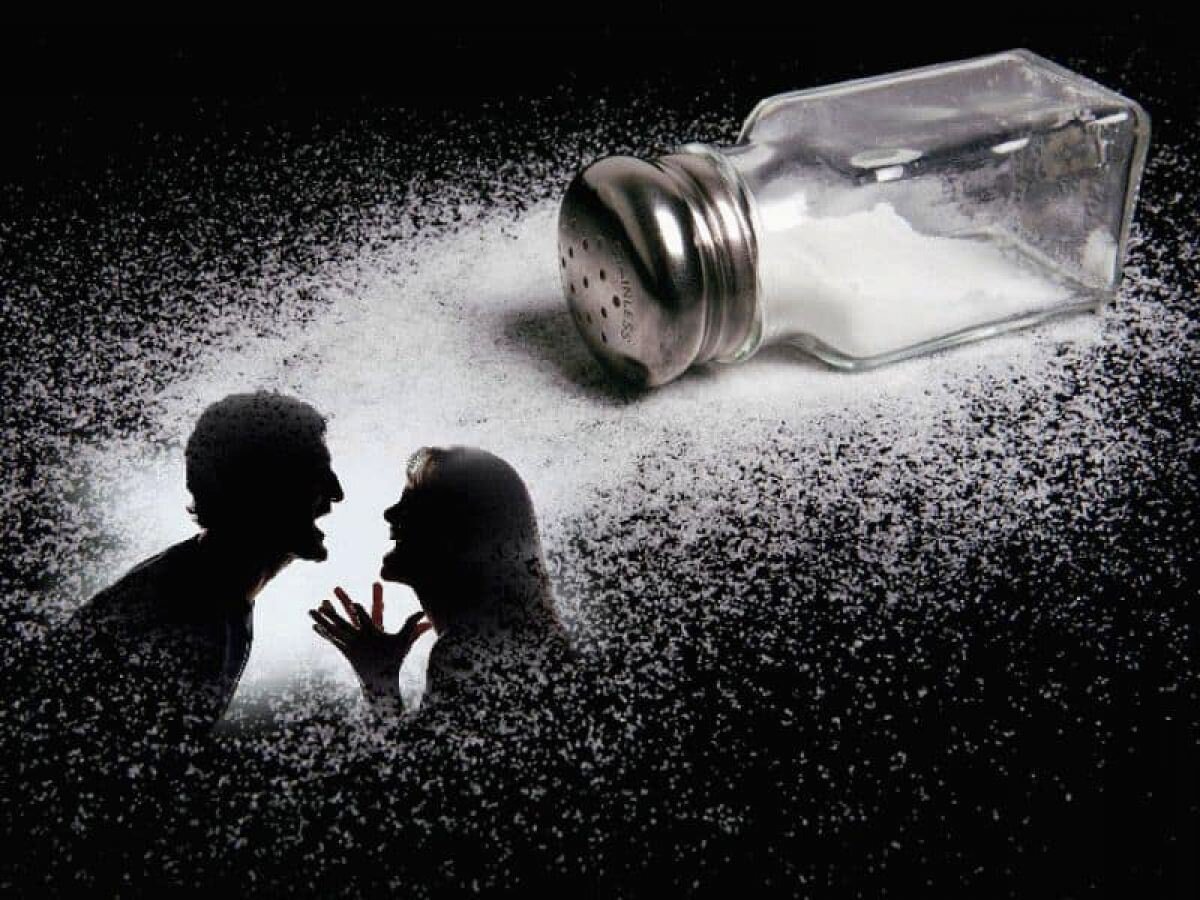 Рассыпал соль- от ссоры не уберечься (Фото из открытых источников)