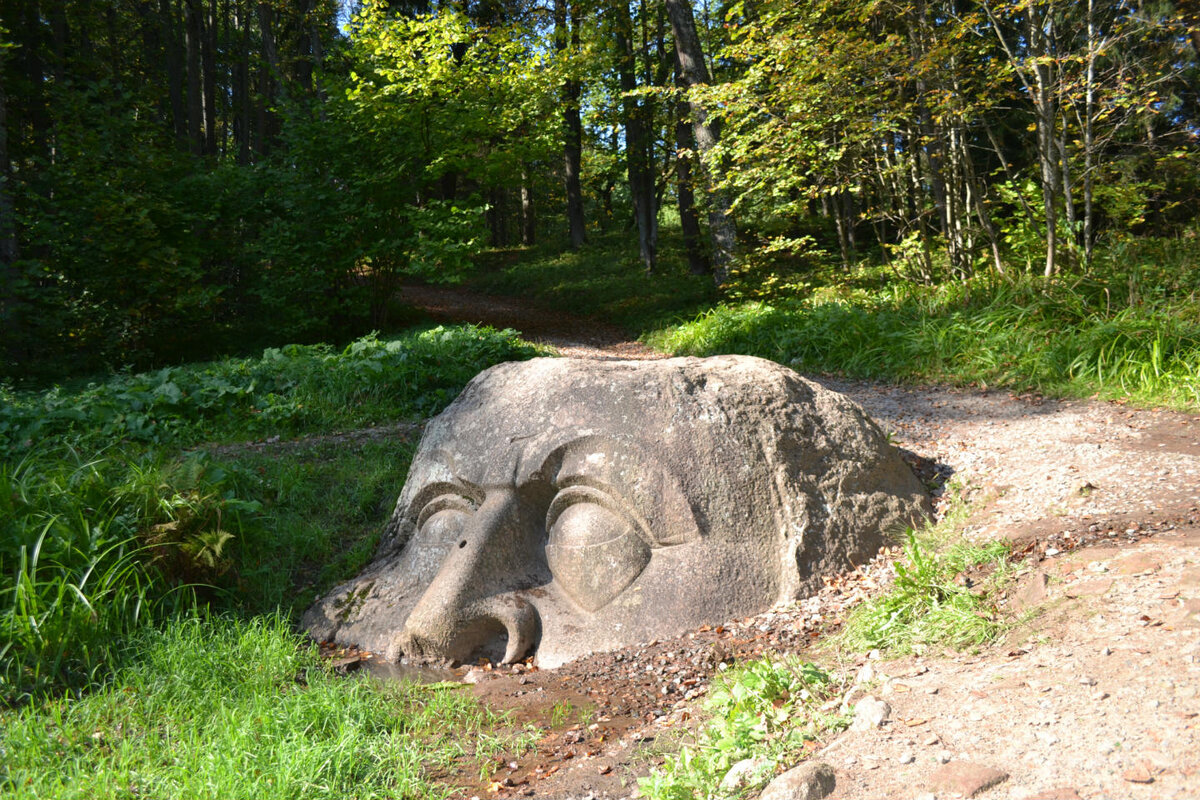 Каменная голова в санкт петербурге фото