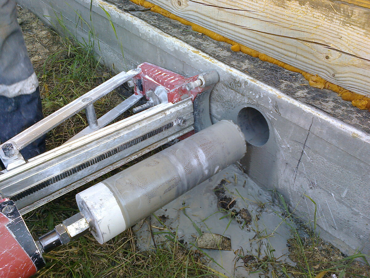 Установка алмазного бурения . Фото с сайта elport.ru