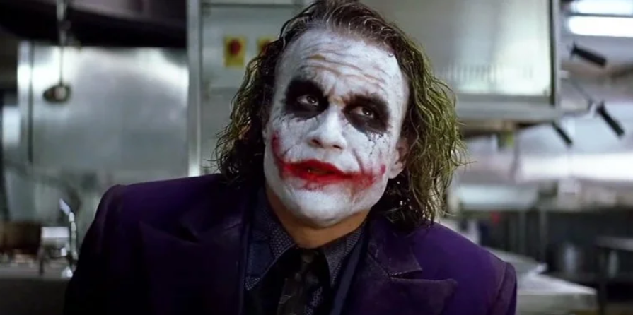 Хит Леджер получил Оскар за роль Джокера в этом фильме.