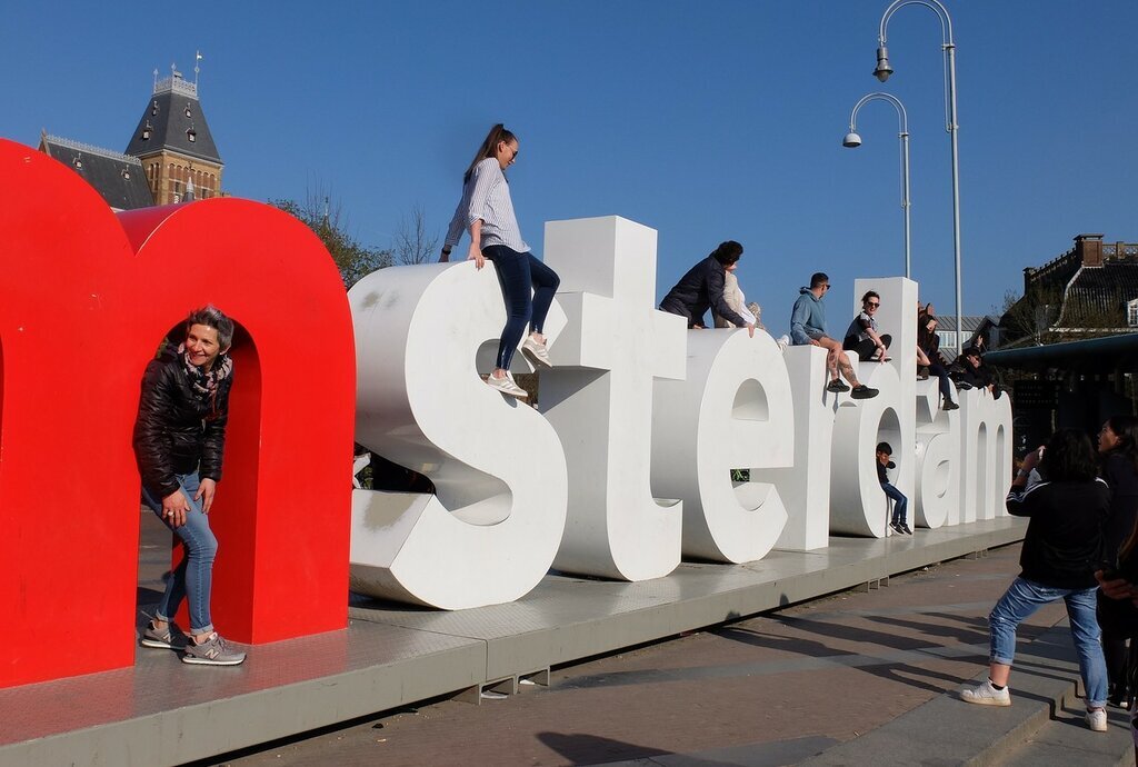 Канал город жизни. Плантаж амстердам. Канал город жизни. Канал в городе. Канал город жизни.