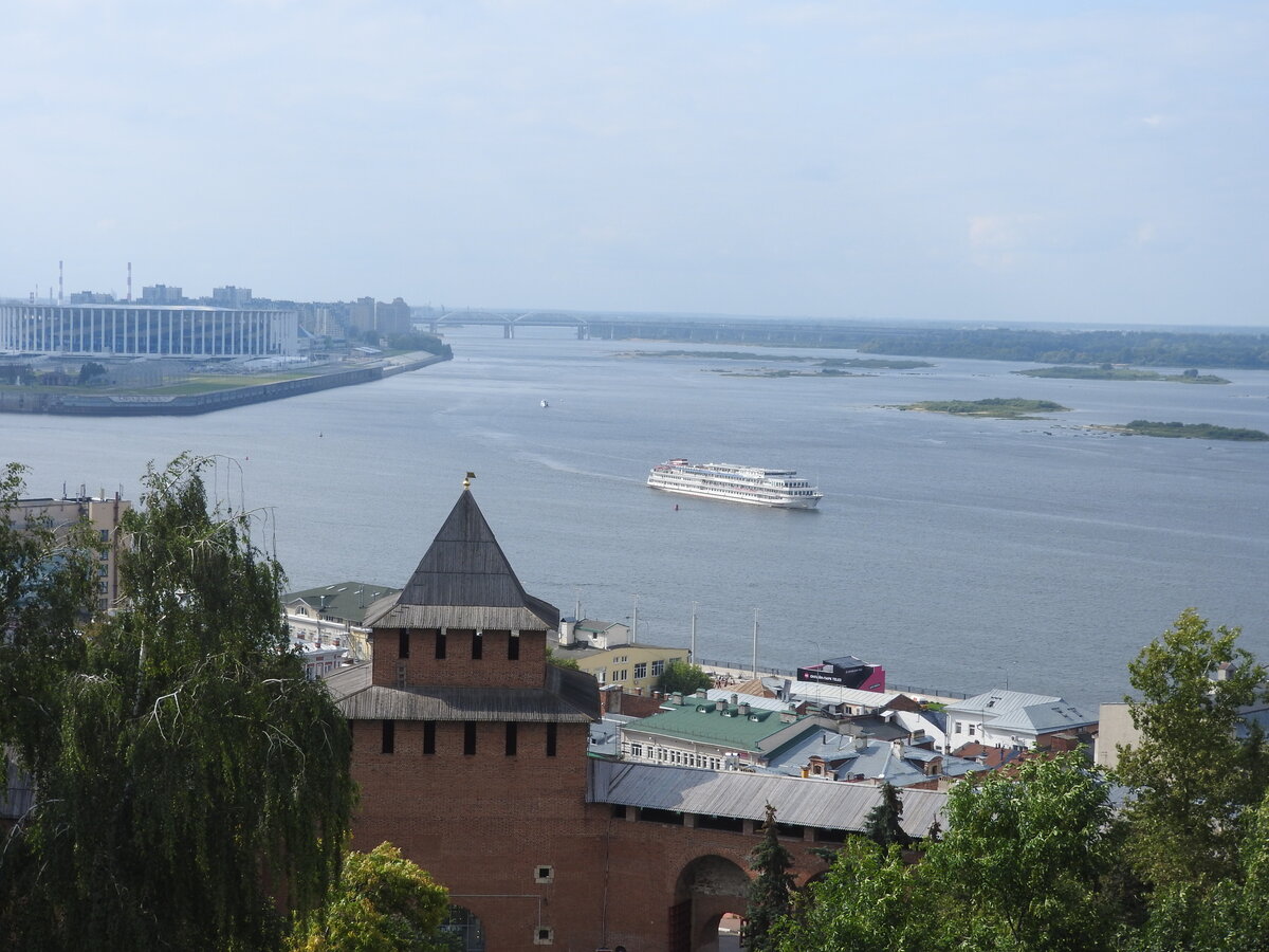 Вид на стрелку из кремля