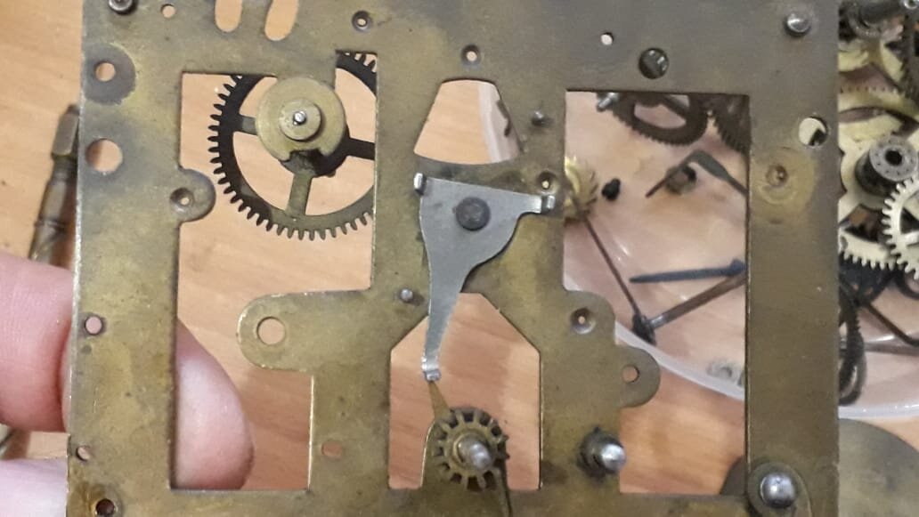 Ремонт старинных механических часов