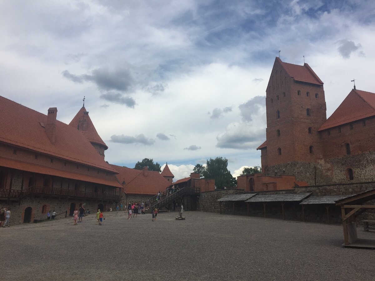 Замок в Тракае (Литва) - отличный вариант для посещения весной или летом