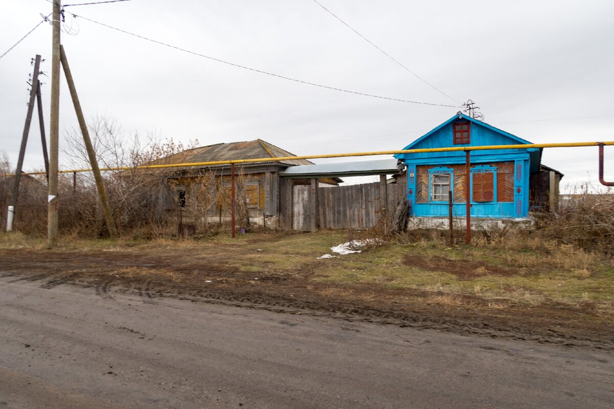 Дома в деревне (Мордвиновка). Действительно ли одни халупы? Как они выглядят?