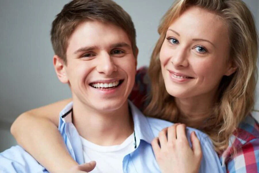 Он - бывший студент, она - педагог