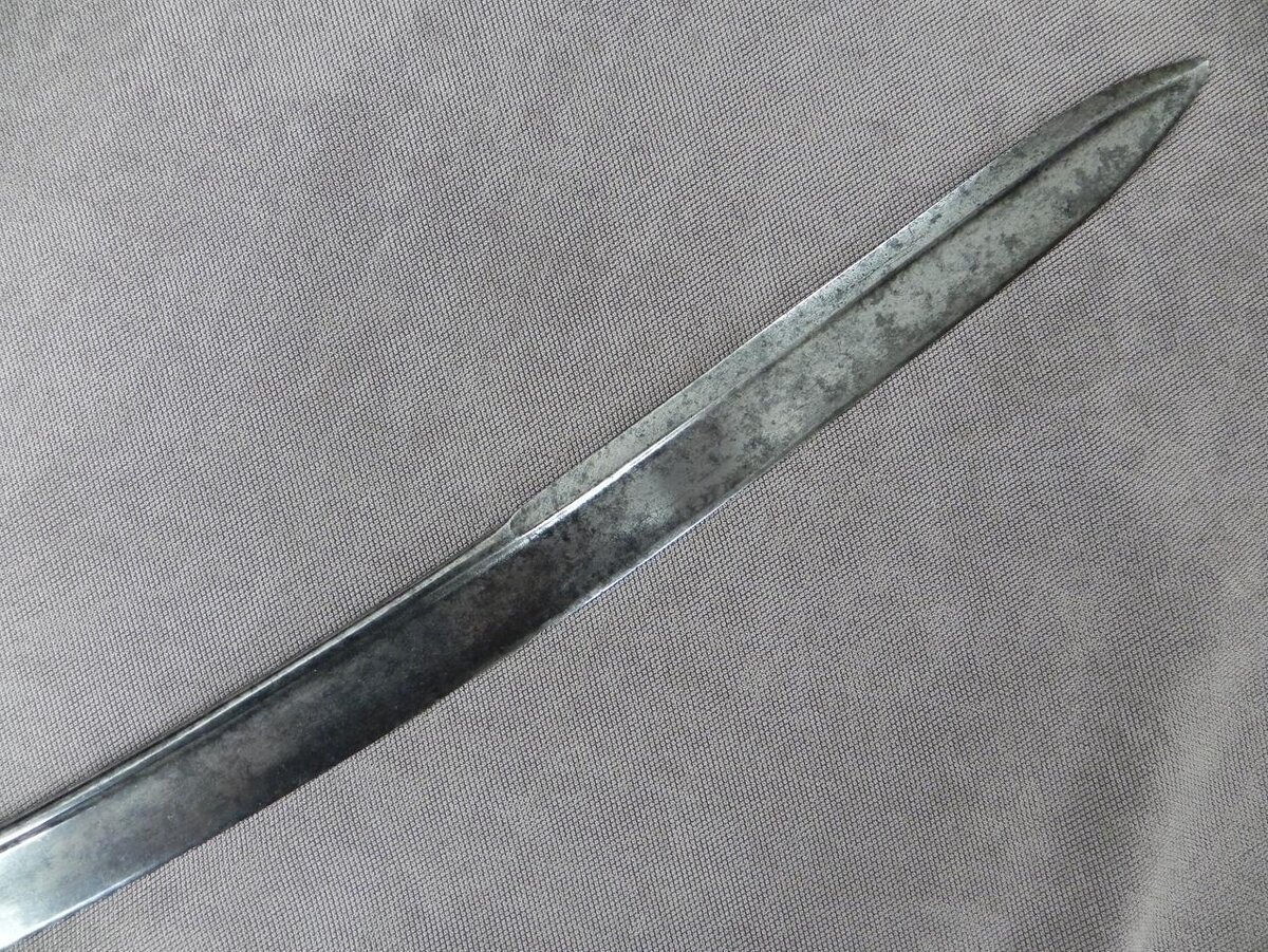 Клинок с трубчатым обухом и елманью.