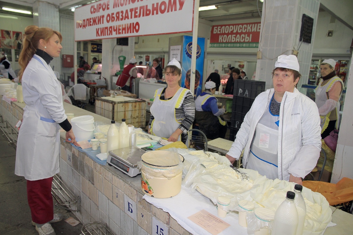 Врач и продавцы на рынке