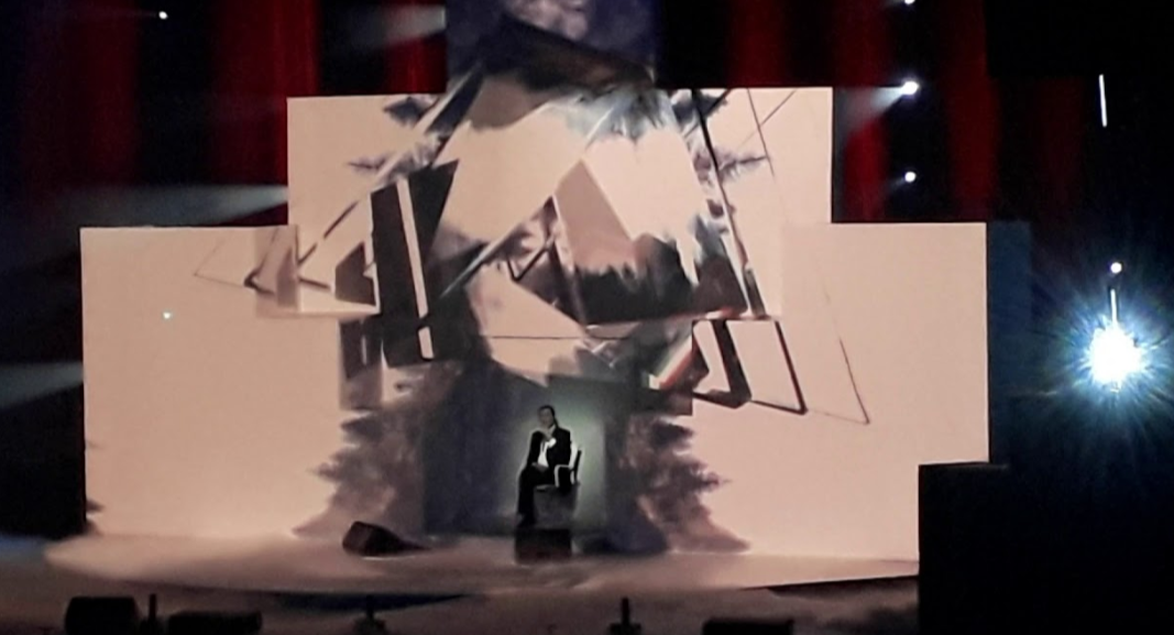 Николай Носков на сцене Крокус Сити Холл