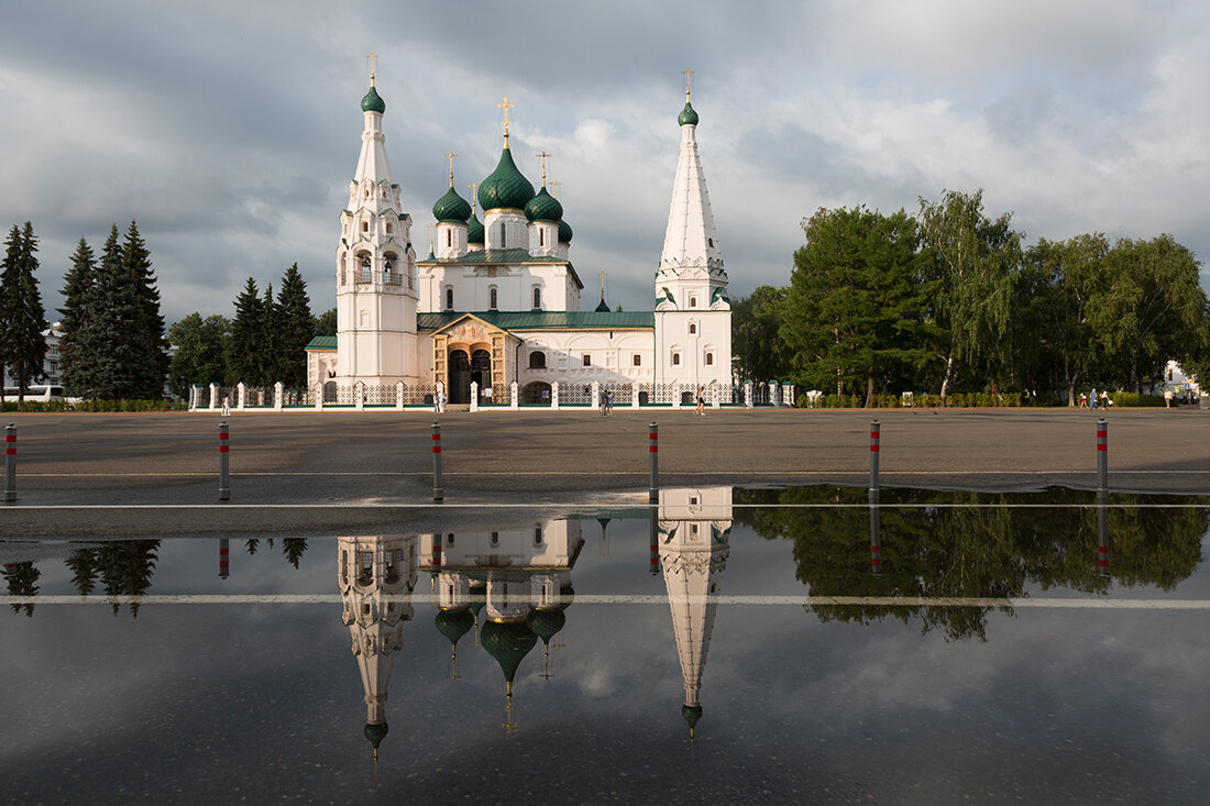 Церковь Ильи пророка в Ярославле ночью