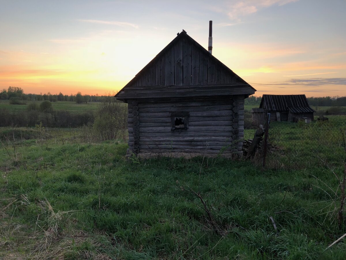 Фото старой бани в деревне. Величие страны как обустроена деревня. Село виднеется вдали