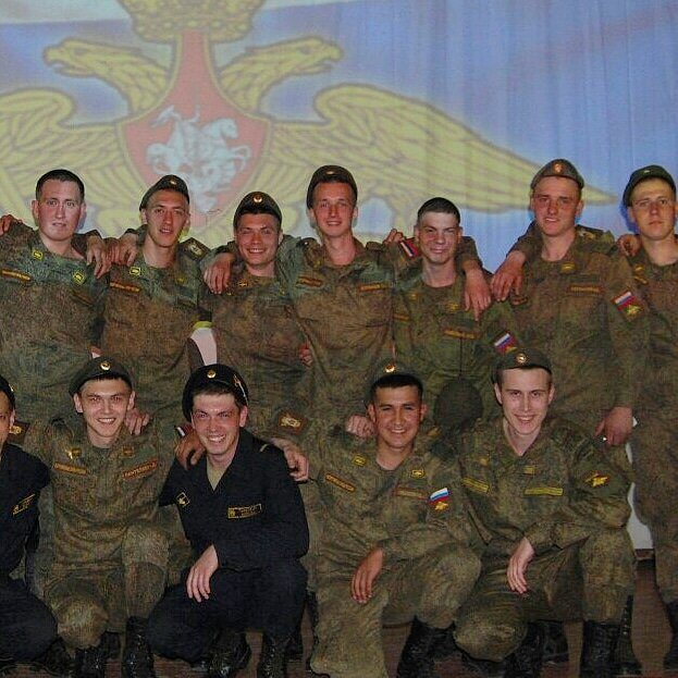 Скажу так, Армия - это трата времени и нервов, но без неё я бы не понял много ценностей и прелестей этой жизни. Я нашел там хороших товарищей и даже друзей, с которыми и прежде поддерживаю общение!