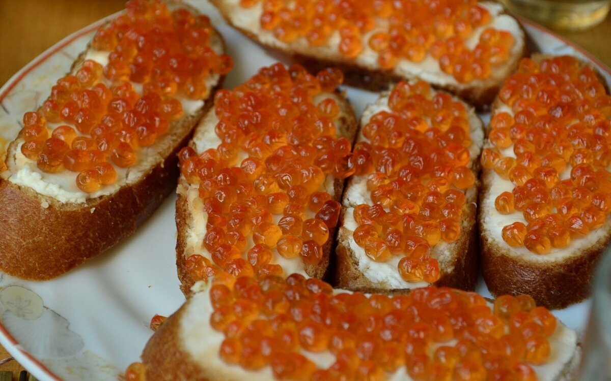 Красная икра кормящим мамам можно