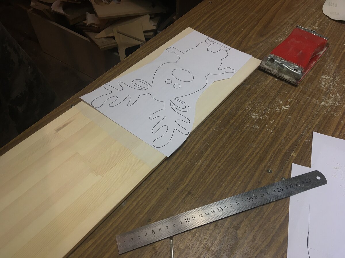 Наклеиваем шаблон на заготовку