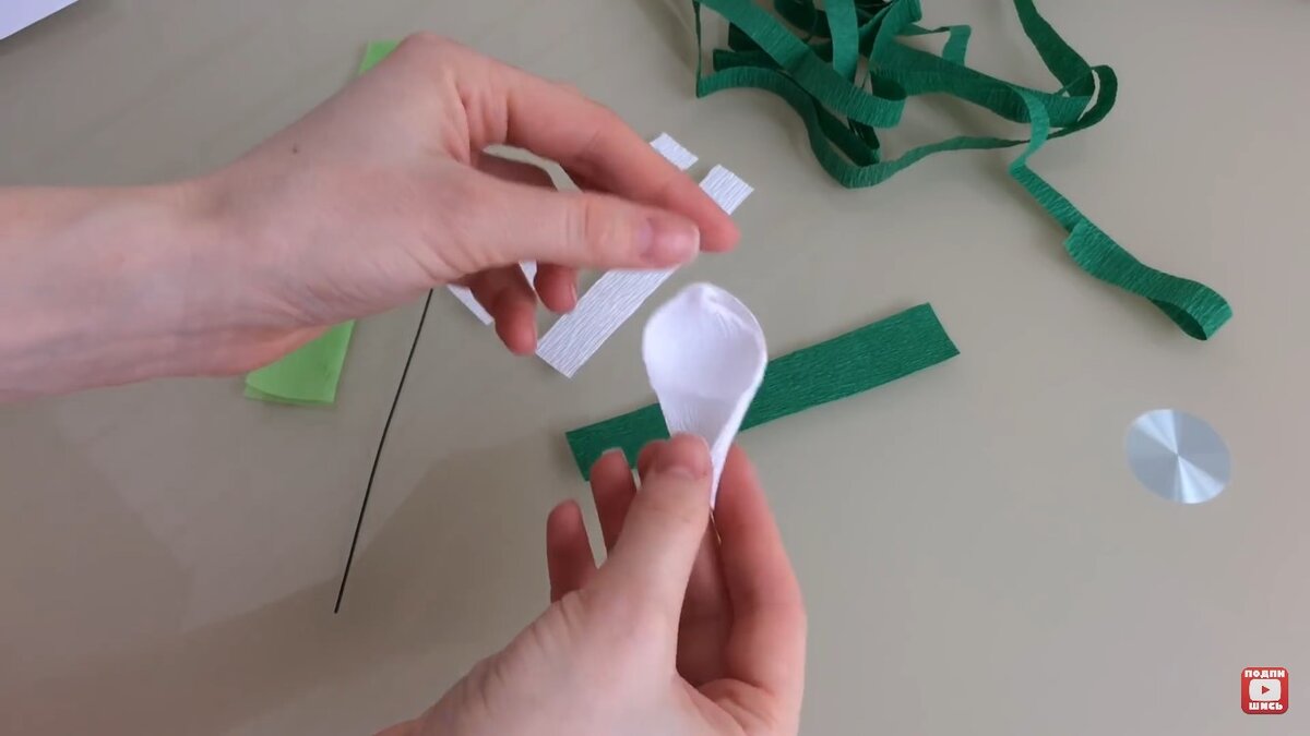 Легкий способ сделать подснежник из гофрированной бумаги своими руками