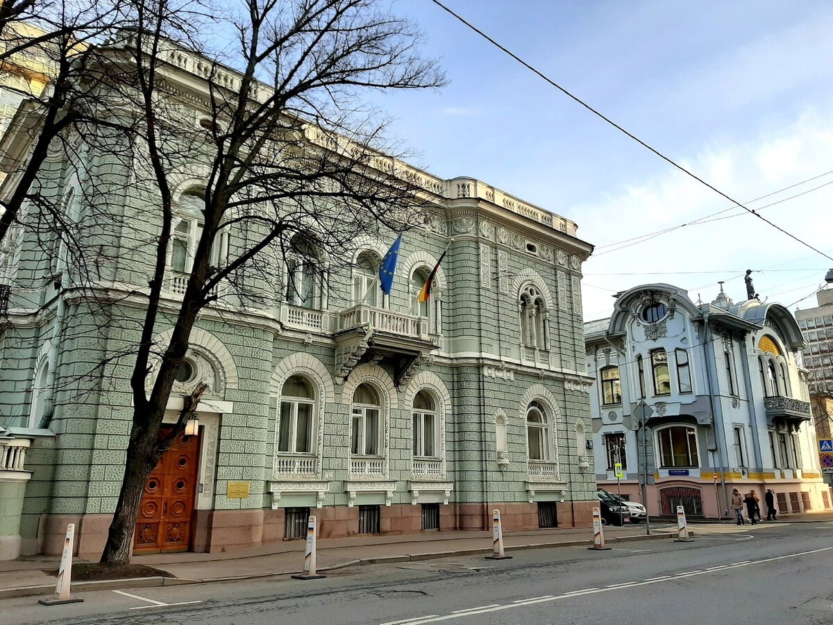 Городская усадьба Я. М. Шлоссберга (сейчас это резиденция посла Германии) и один из ярких образцов московского модерна Особняк И. А. Миндовского